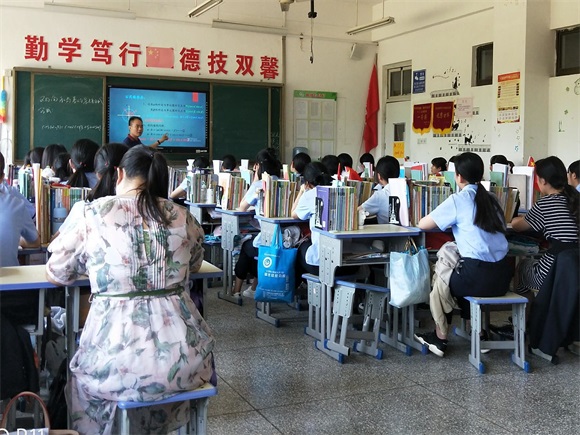 宿遷市職業(yè)教育數(shù)學(xué)研討會在宿遷經(jīng)貿(mào)高職圓滿結(jié)束