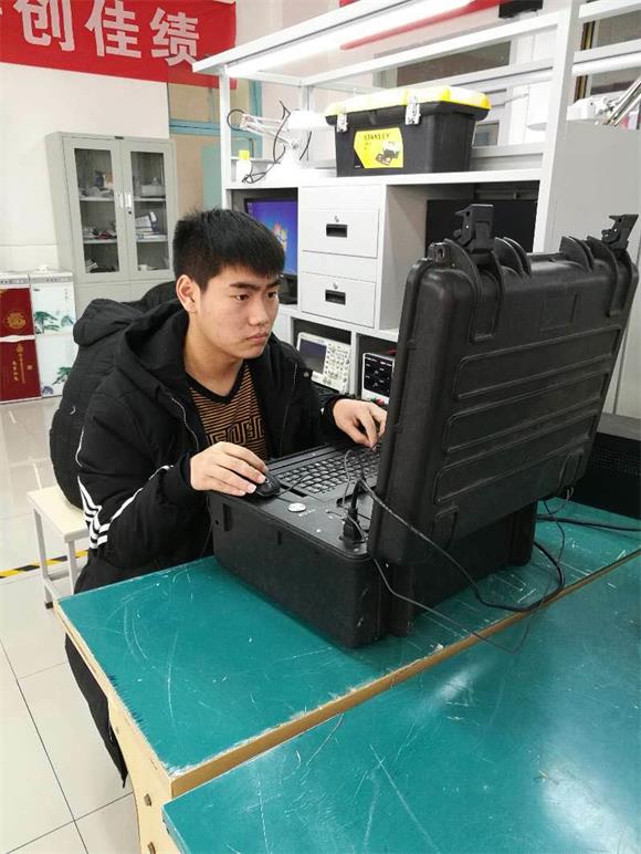 記全國技能大賽一等獎獲得者張可陽
