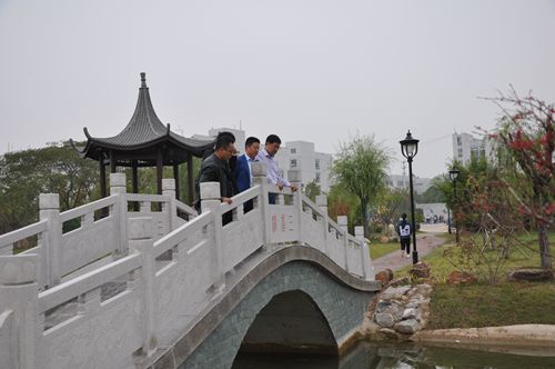 三莊鄉(xiāng)紀(jì)委到泗陽(yáng)中專(zhuān)觀摩廉政文化建設(shè)情況