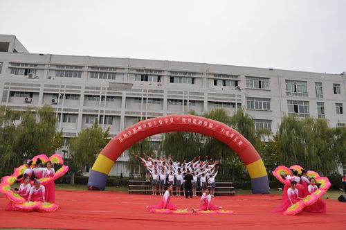 泗陽(yáng)中專(zhuān)舉行“我和我的祖國(guó)”大合唱比賽