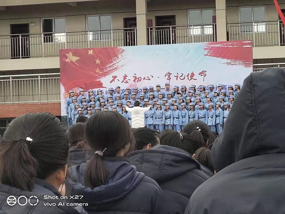 宿遷經(jīng)貿(mào)高職舉行“不忘初心、牢記使命”主題紅歌比賽