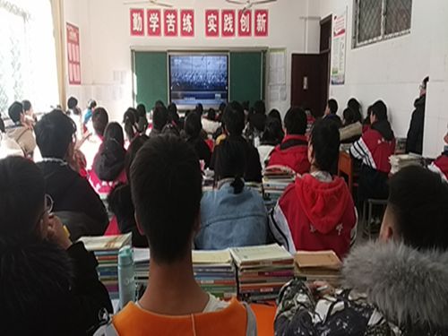 泗陽中專組織全體師生觀看交通安全日專題節(jié)目