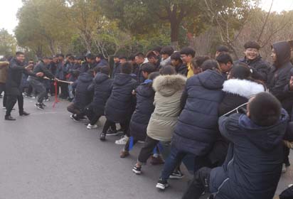 宿遷經(jīng)貿(mào)高職冬日校園陽(yáng)光運(yùn)動(dòng)系列活動(dòng)——拔河比賽