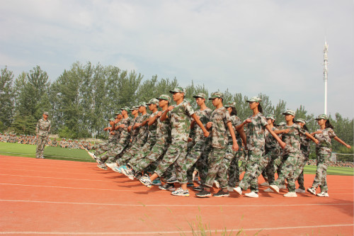 宿城中專：軍訓(xùn)匯報(bào)大會(huì)精彩紛呈