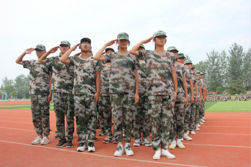宿城中專：軍訓(xùn)匯報(bào)大會(huì)精彩紛呈
