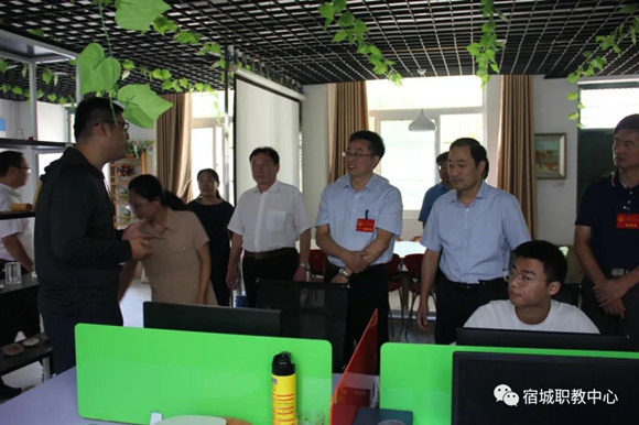 市人大和市政協(xié)調(diào)研組分別到宿城中專調(diào)研