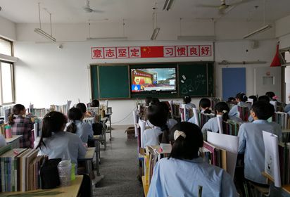 民族自信心增強 入黨熱情空前高漲——宿遷經(jīng)貿(mào)高職組織學(xué)生收看全國抗擊新冠肺炎疫情表彰大會