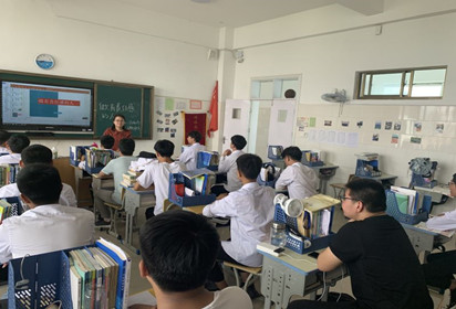 做有責(zé)任感的人——記宿遷經(jīng)貿(mào)高職汽車工程系主題班會(huì)
