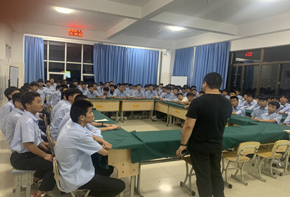宿遷經(jīng)貿(mào)高職汽車工程系召開2020級新生專業(yè)匯報會