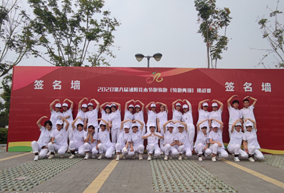 最美青春獻(xiàn)家鄉(xiāng)——宿遷經(jīng)貿(mào)高職60名學(xué)生志愿者服務(wù)沭陽(yáng)花木節(jié)