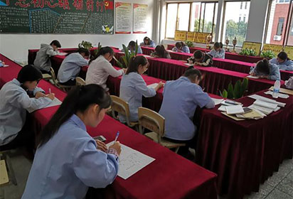 晨讀詩歌 晚讀經(jīng)典 日督導 月檢測——宿遷經(jīng)貿(mào)高職推進傳統(tǒng)文化朝夕浸課堂