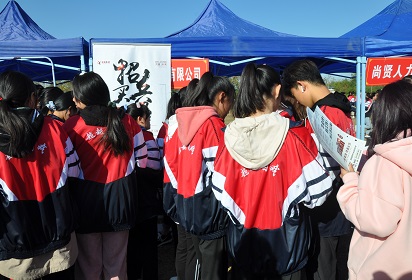 泗陽(yáng)縣2020年秋季校園招聘會(huì)在泗陽(yáng)中專(zhuān)召開(kāi)