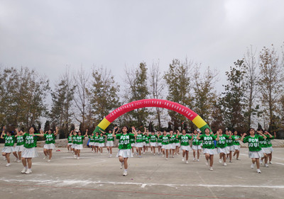 踏歌起舞躍動(dòng)精彩  激情飛揚(yáng)律動(dòng)青春