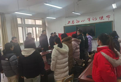 宿遷經(jīng)貿(mào)高職商貿(mào)系黨支部為預(yù)備黨員舉行入黨宣誓儀式