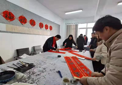泗陽中專開展廉潔主題送春聯(lián)活動