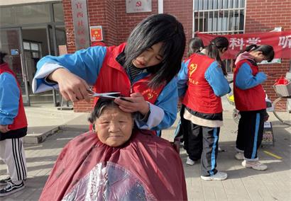 攜愛同行 三月重溫雷鋒情--沭陽中專開展志愿服務(wù)活動