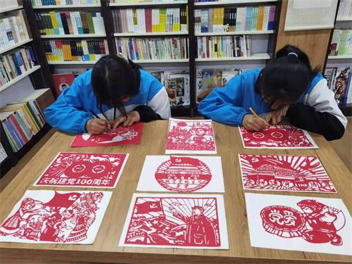 小小刻畫寄深情  獻(xiàn)禮建黨百周年
