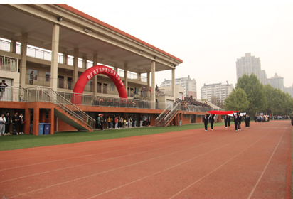 追逐夢想 青春激昂——宿遷經(jīng)貿(mào)高職隆重舉行第31屆春季運動會