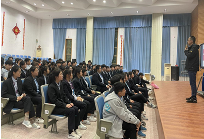 宿遷經(jīng)貿(mào)高職開展講座分析電商專業(yè)崗位能力