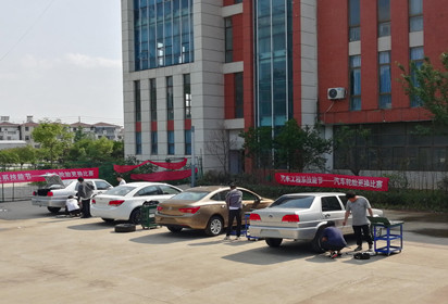 職教活動周拉開序幕——宿遷經(jīng)貿(mào)高職汽車系舉辦汽車輪胎拆裝技能競賽