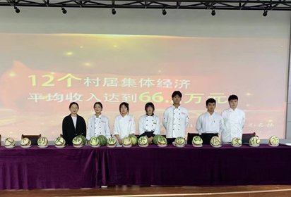 泗洪縣魏營(yíng)西瓜節(jié)我校學(xué)生展示食品雕刻技術(shù)