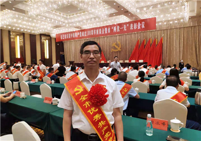 用使命擔(dān)當(dāng)體現(xiàn)人生價(jià)值的詮釋者——記2021年度全市優(yōu)秀共產(chǎn)黨員、泗陽(yáng)中專黨辦主任、語(yǔ)文教師徐勝金