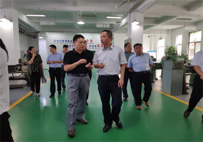 市總工會吳小雨一行到泗陽中專調研指導工作