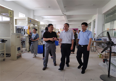 市總工會吳小雨一行到泗陽中專調研指導工作