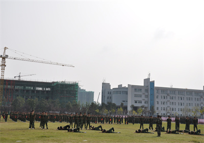 鐵骨錚錚壯軍威  軍歌嘹亮展風(fēng)采