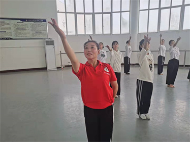 “永遠(yuǎn)跟黨走 幸福舞起來”——宿遷市主題廣場(chǎng)舞公益培訓(xùn)來到泗陽(yáng)中專