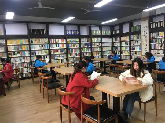 踐行全民閱讀   共建書香校園
