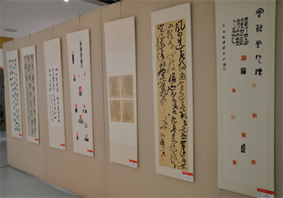 泗陽(yáng)中專：“筆歌風(fēng)華，墨舞初心”宿遷市第八屆青年書(shū)法篆刻展開(kāi)幕