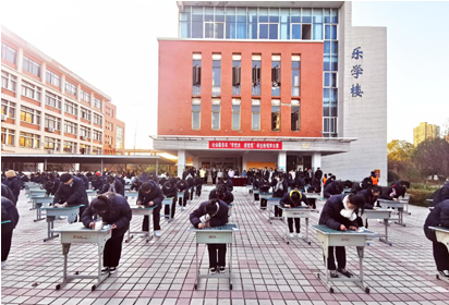 宿遷經(jīng)貿(mào)高職社服系舉辦“學黨史、感黨恩”學生粉筆字大賽