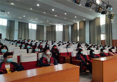 泗陽中專：舉辦“學(xué)會感恩，放飛夢想”主題講座