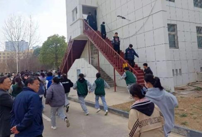 泗洪中專常態(tài)化開展 師生應(yīng)急疏散演練活動