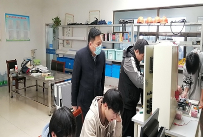 宿遷技師學(xué)院領(lǐng)導(dǎo)親臨技能大賽訓(xùn)練現(xiàn)場指導(dǎo)工作