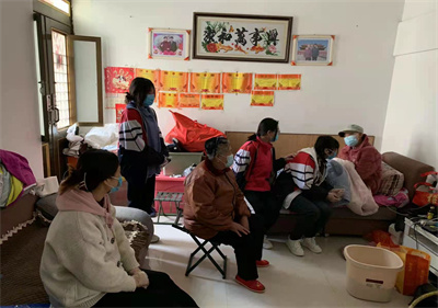 學(xué)子重病牽人心  師生真情暖心房