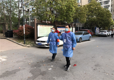 泗陽中專志愿者助力結對小區(qū)核酸檢測
