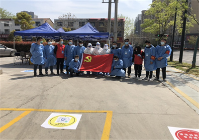 泗陽中專志愿者助力結對小區(qū)核酸檢測