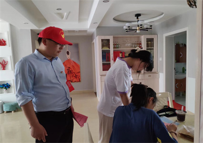泗陽(yáng)中專到結(jié)對(duì)小區(qū)助力全國(guó)文明城市創(chuàng)建工作