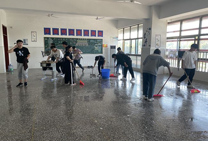 職教活動(dòng)周：宿豫中專組織“溫馨之家，潔凈教室”活動(dòng)