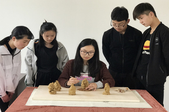 傳承傳統(tǒng)技藝  促進(jìn)學(xué)生專業(yè)成長