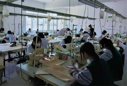 泗洪中專職教活動周系列宣傳4--泗洪中專職教周服裝作品展示