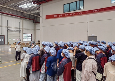 泗陽中專組織學(xué)生進(jìn)企業(yè)開展專業(yè)見習(xí)活動