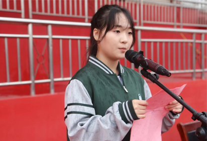 讓青春在汗水中閃光 ——泗洪中專舉行2022級新生入學教育及軍訓動員大會