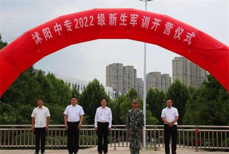 軍姿颯爽  青春飛揚(yáng)