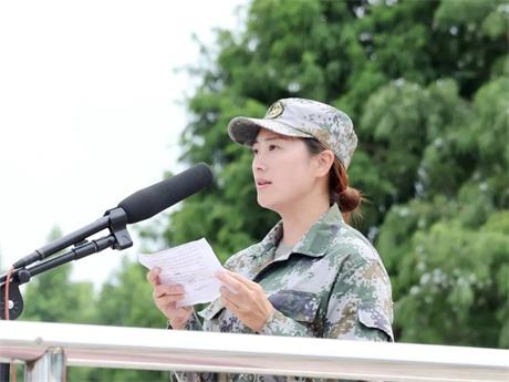 軍姿颯爽  青春飛揚(yáng)