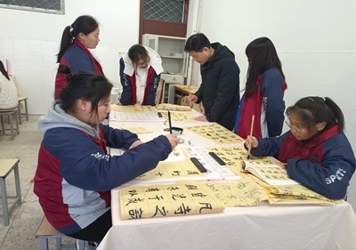 泗陽中專：師生5人闖進(jìn)“筆墨中國”漢字書寫大賽決賽