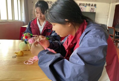 叮咚，請查收服裝學(xué)子的心意 ——泗陽中專服裝工程系開展特色教師節(jié)活動