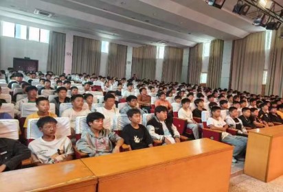 弘揚工匠精神  引領生命新航道 ------泗陽中專汽車工程系開展勞動教育主題講座